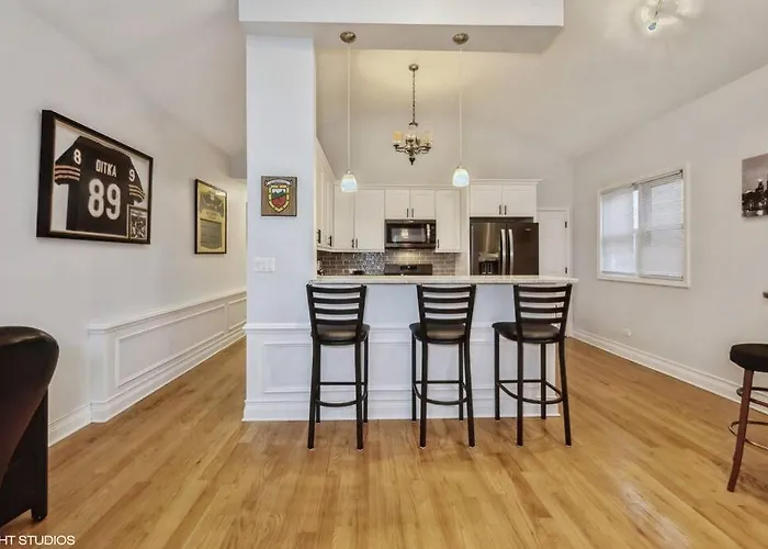 2-bed 2-bath - Close To Uc W/ Free Parking Apartment Chicago