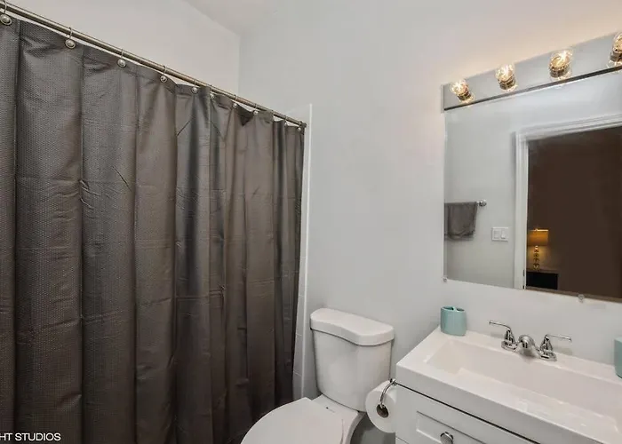 2-bed 2-bath - Close To Uc W/ Free Parking Apartment *