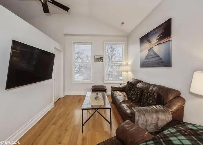 Apartment 2-bed 2-bath - Close To Uc W/ Free Parking Chicago