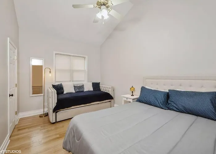 Apartment 2-bed 2-bath - Close To Uc W/ Free Parking